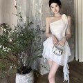 法式纯欲风斜肩收腰连身裙